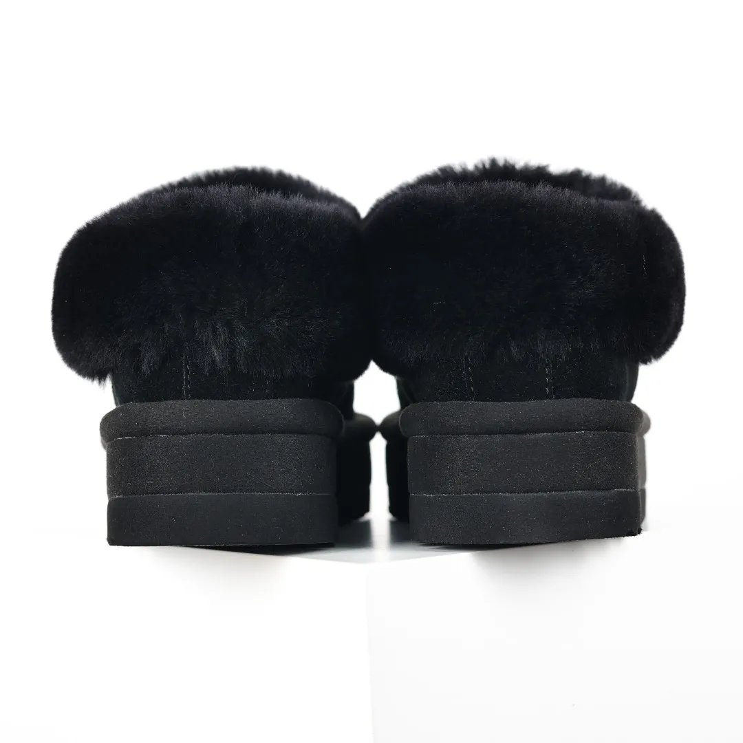 Pick up locally💰660 Core recommendation Good price Cashmere insoles are a very suitable choice for keeping warm in winter and at home. In the new year, uug launched a series of styles, which are partially geared towards the preferences of young consumers and have also moved to the forefront of fashion trends. Shoe body material Water-repellent coated suede upper 17mm UGGPURE™ implanted wool insole Lightweight non-slip comfortable rubber outsole With brand LOGO Trademark Comes with a full set of packaging Size: 35 36 37 38 39 40
